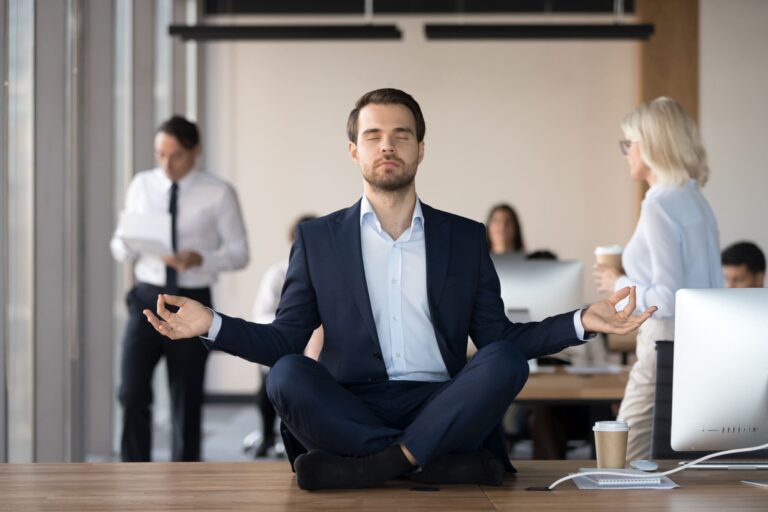 Mindfulness en el trabajo: qué es, beneficios y cómo aplicarlo